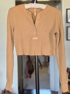 SKIMS Long-Sleeve Cropped Waffle Henley Camel Brown